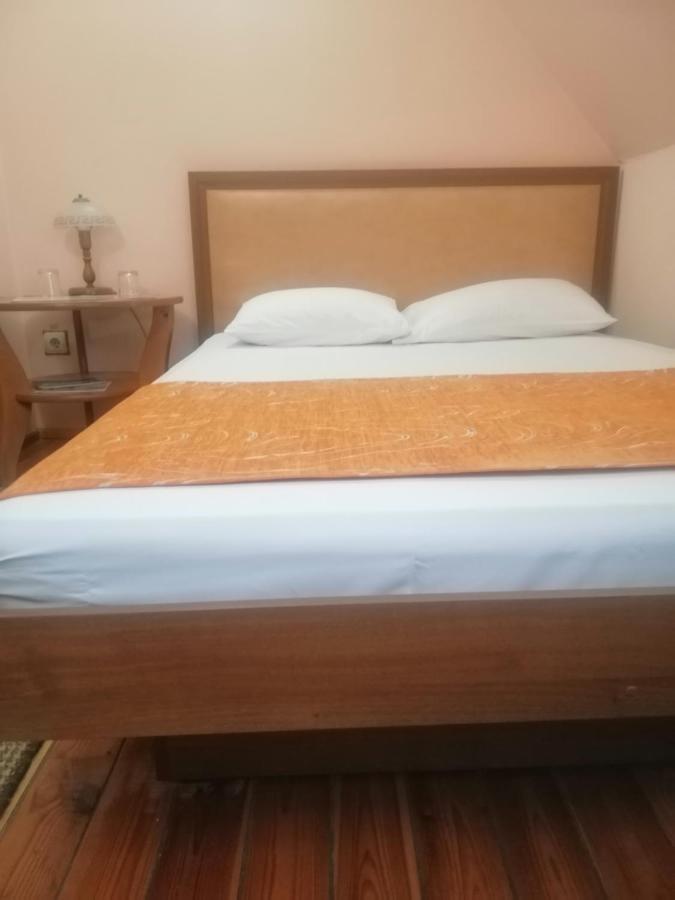 Gostiniy Dvor Non-Stop Hotel Kherson Ngoại thất bức ảnh