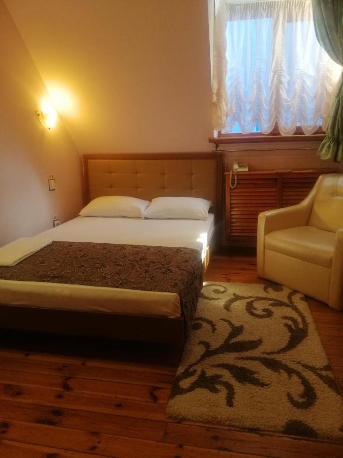 Gostiniy Dvor Non-Stop Hotel Kherson Ngoại thất bức ảnh