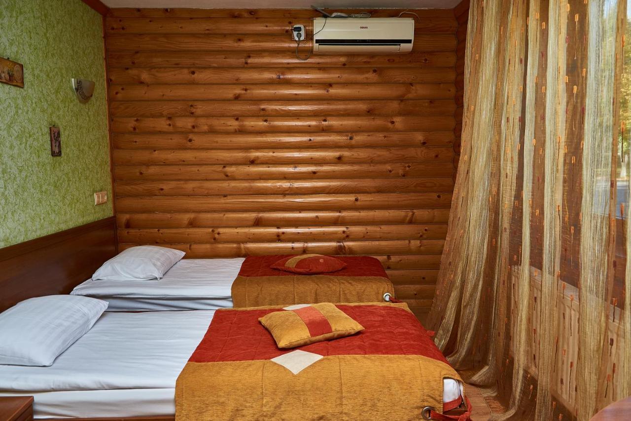 Gostiniy Dvor Non-Stop Hotel Kherson Ngoại thất bức ảnh