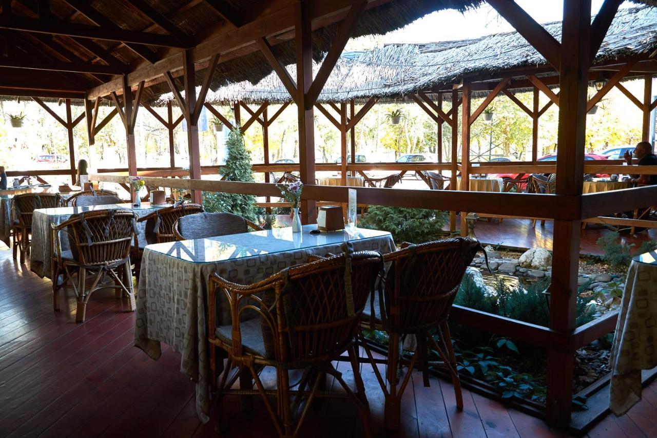 Gostiniy Dvor Non-Stop Hotel Kherson Ngoại thất bức ảnh